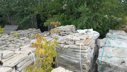 Плитняк галтованный гранитный для ландшафтного дизайна купить в Протвино