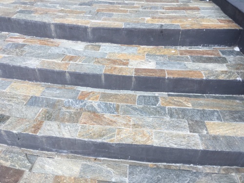 Плитка из Златолита Уральского для лестницы купить в Протвино