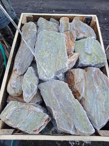 Златолит жёлтый, жёлто-зелёный глыбки и валуны для ланшафтного дизайна купить в Протвино