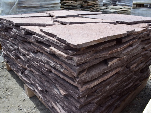 Плитняк лемезит бордовый для облицовки цоколя 20-25 мм  купить в Протвино