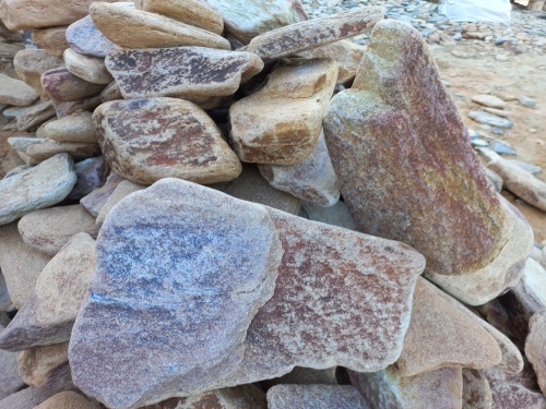 Златолит жёлтый, жёлто-зелёный глыбки и валуны для ланшафтного дизайна купить в Протвино