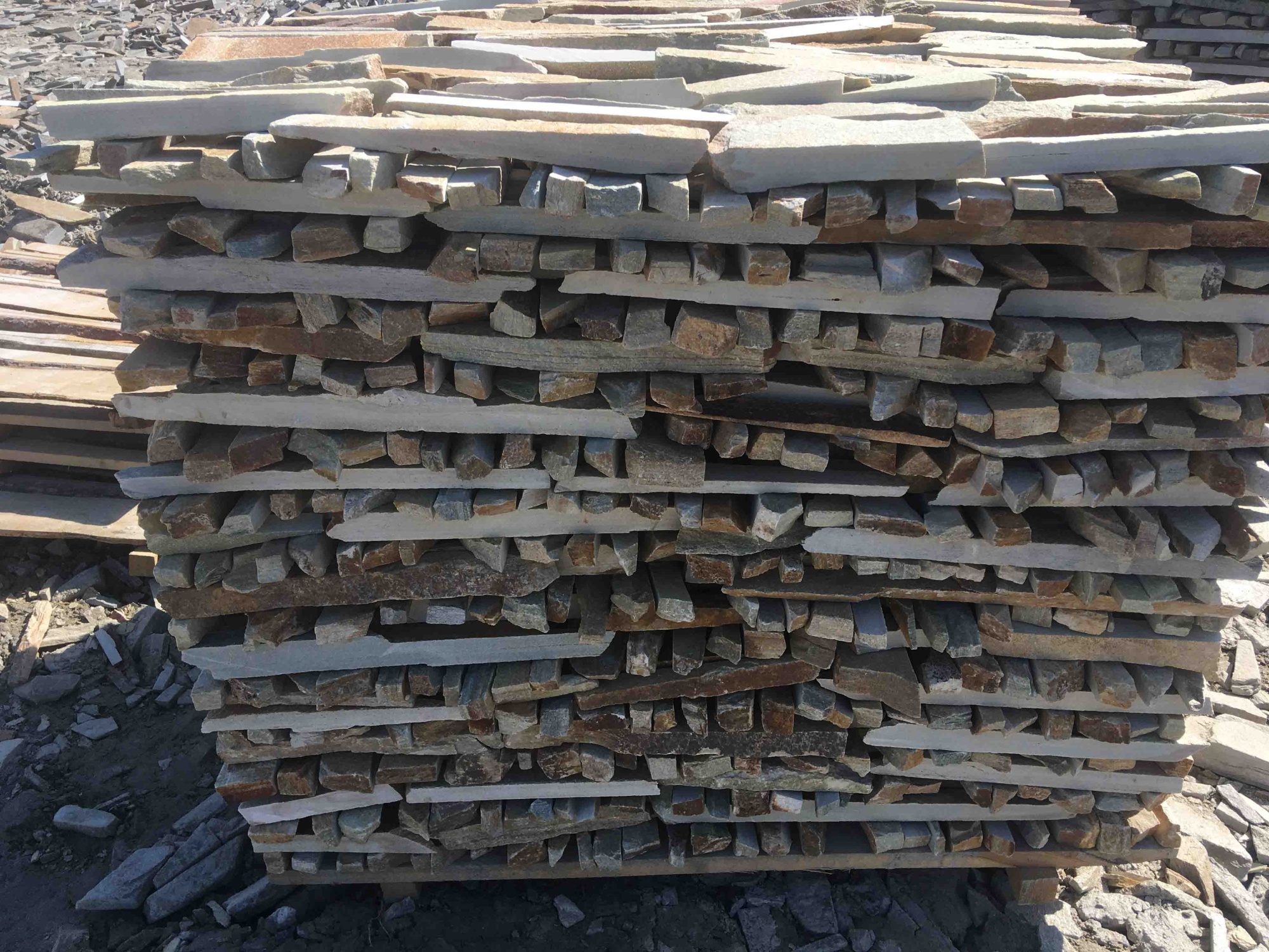 Горбушка златолит золотистый для облицовки купить в Протвино