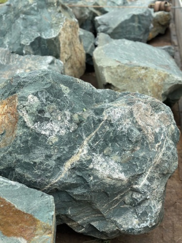 Камни для ландшафтного дизайна зелёные 10-60 килограмм купить в Протвино