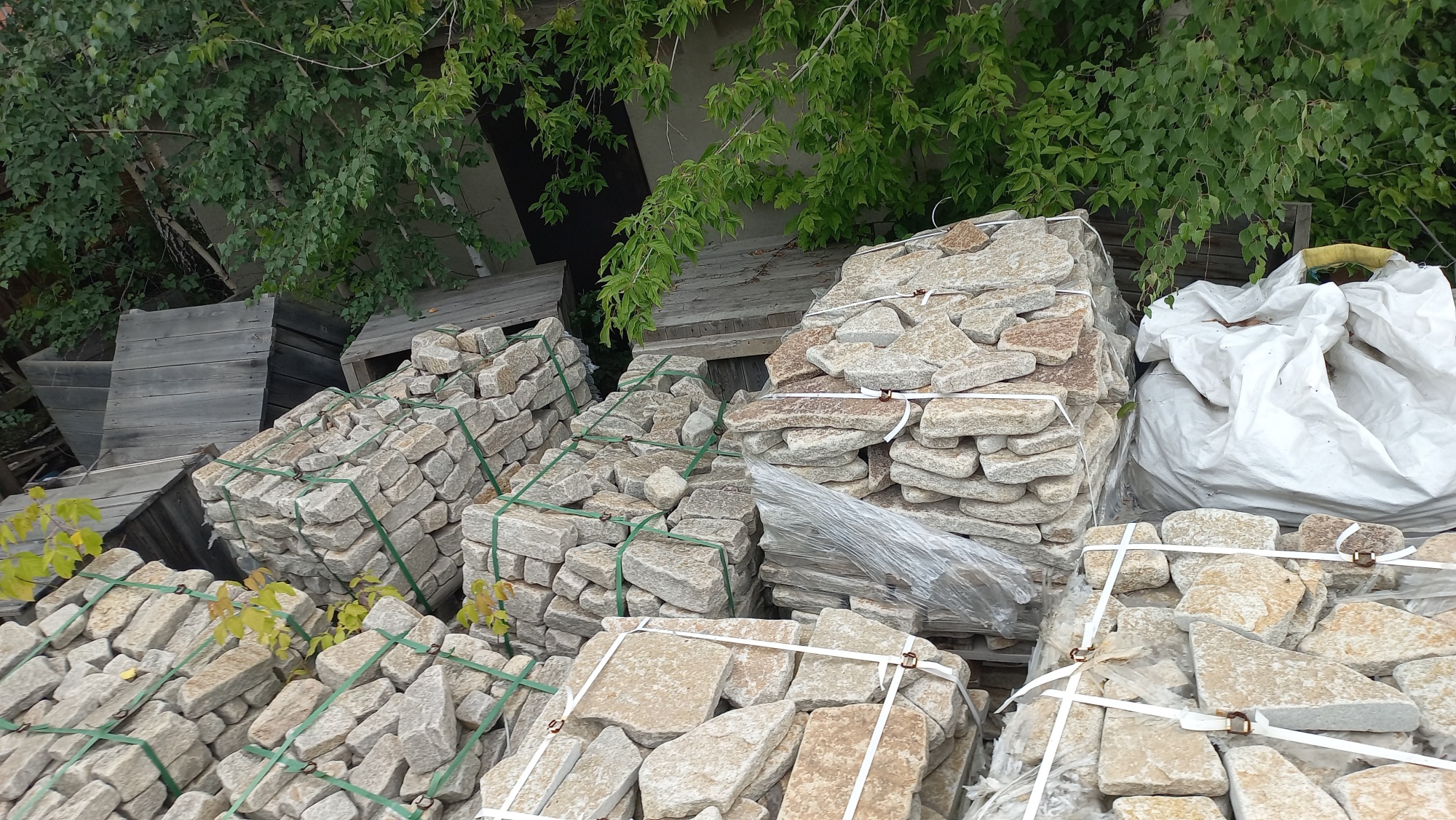 Плитняк гранитный галтованный купить в Протвино