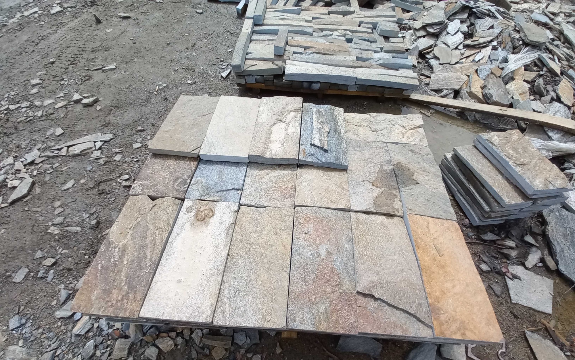 Плитка пилёная златолит Уральский для цоколя, отмостки купить в Протвино