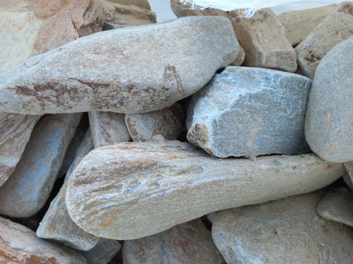 Златолит жёлтый, жёлто-зелёный глыбки и валуны для ланшафтного дизайна купить в Протвино