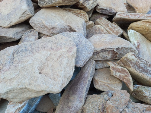 Златолит жёлтый, жёлто-зелёный глыбки и валуны для ланшафтного дизайна купить в Протвино