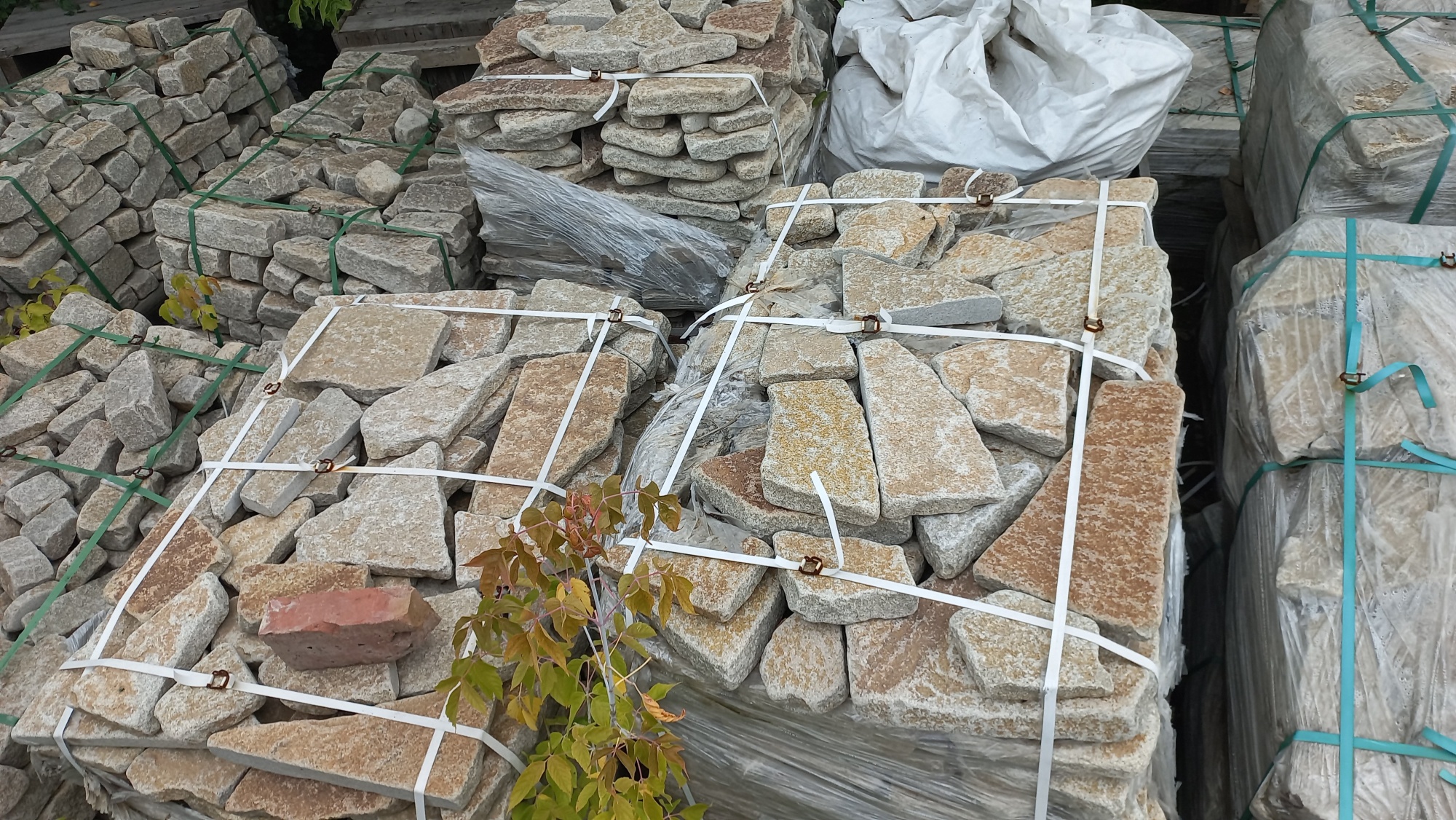 Плитняк гранитный галтованный купить в Протвино