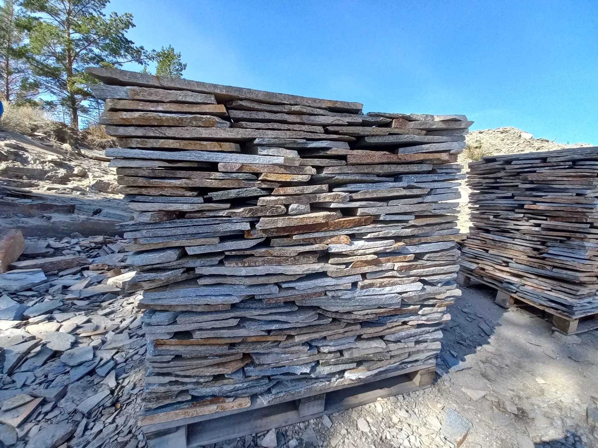 Плитняк златолит серебристый для фасада купить в Протвино