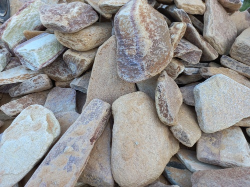 Златолит жёлтый, жёлто-зелёный глыбки и валуны для ланшафтного дизайна купить в Протвино