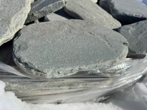 Плитняк златолит зелёный галтованный для мощения на бетон купить в Протвино