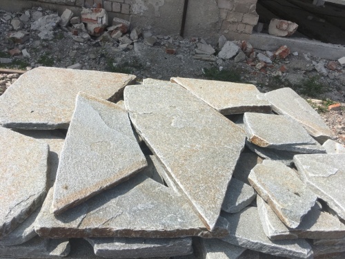 Златолит серебристый галтованный для лестниц купить в Протвино